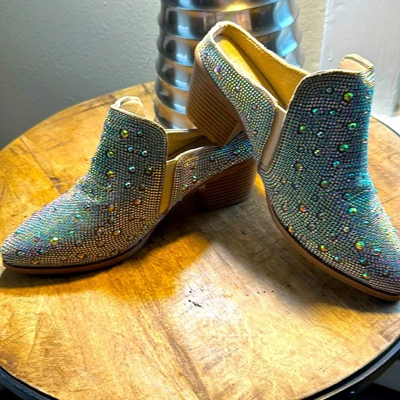 Women’s slip-on, heeled mules/booties pointed toe, chunky heal, covered in gems - Picture 3 of 4